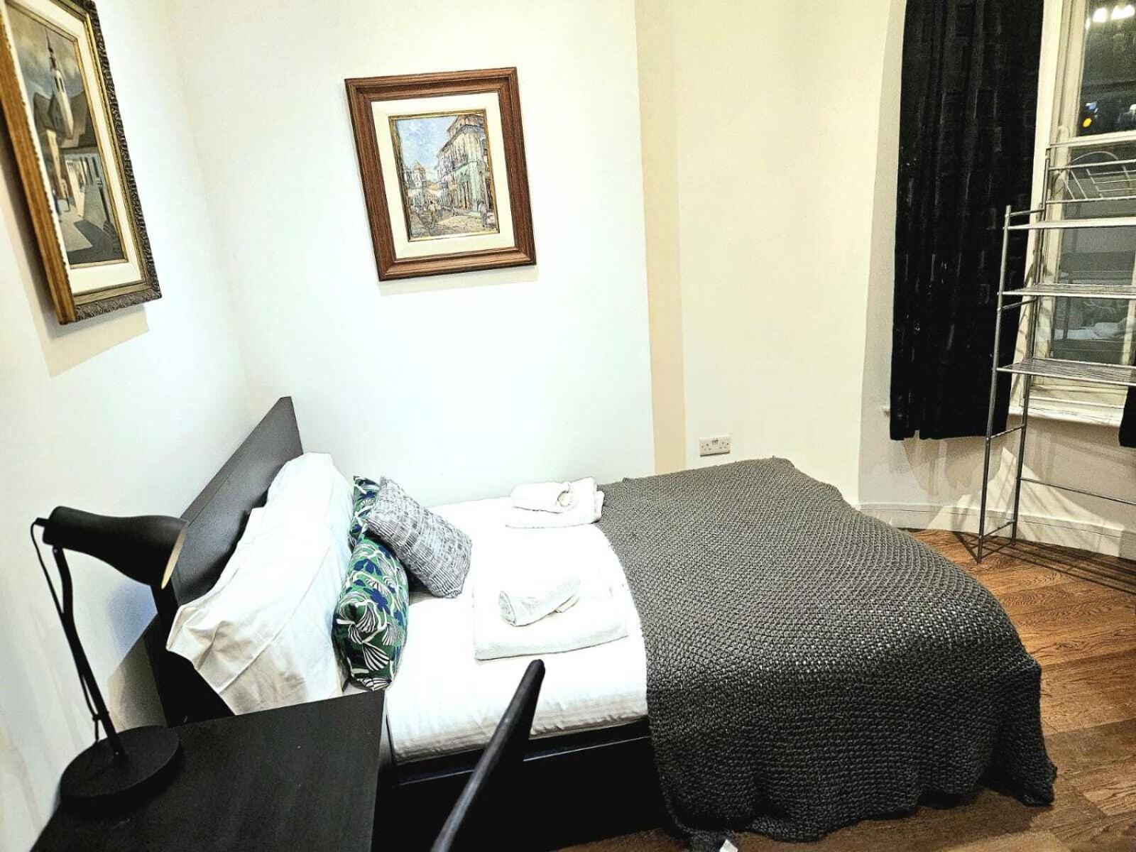 Huge 3 Bedroom Flat @ Brixton St