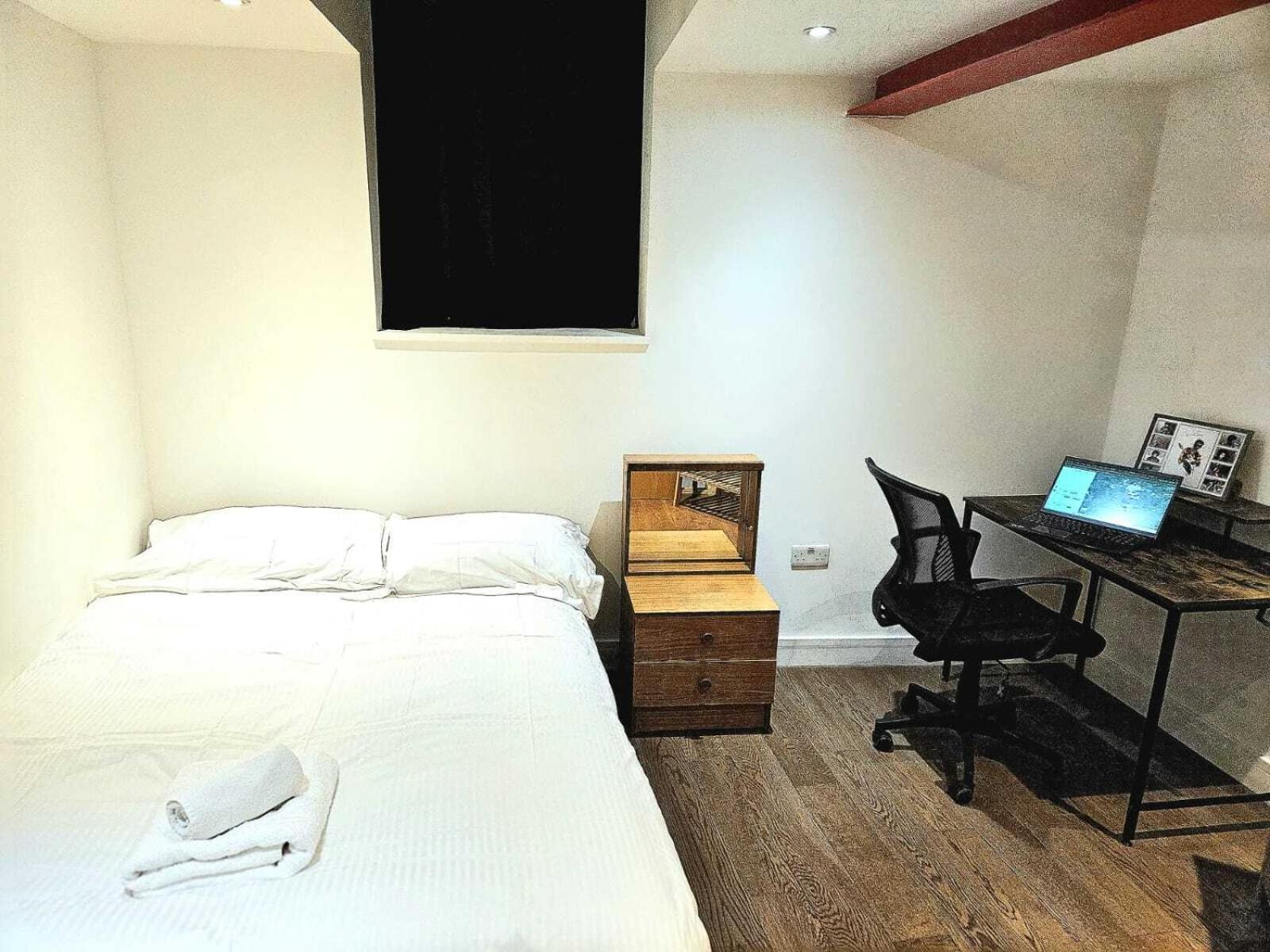 Huge 3 Bedroom Flat @ Brixton St