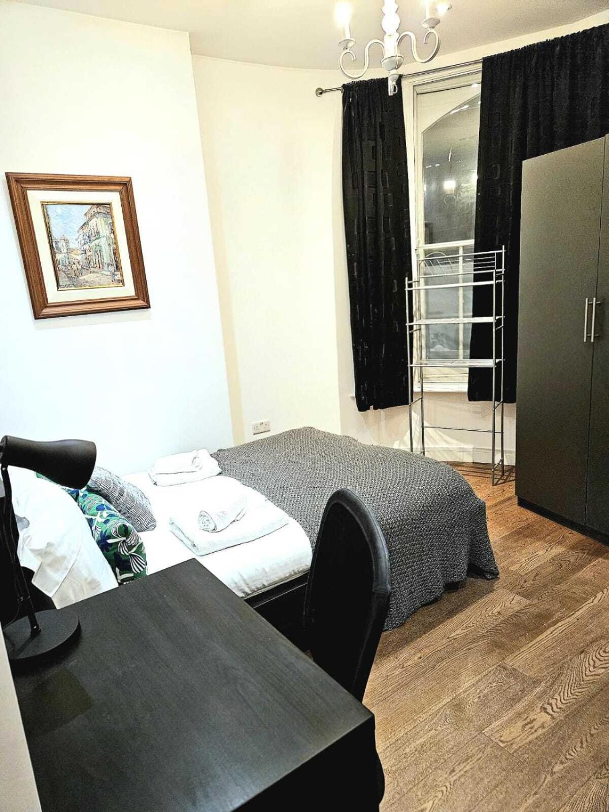 Huge 3 Bedroom Flat @ Brixton St