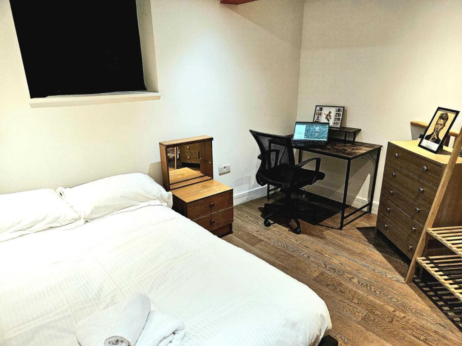 Apartment Huge 3 Bedroom Flat @ Brixton St London