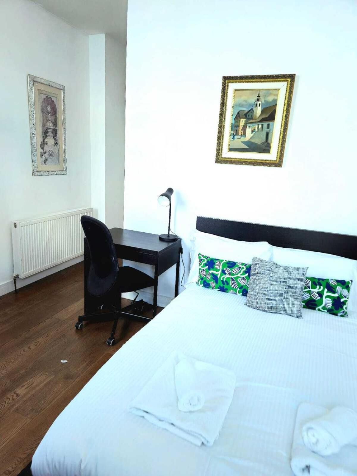 Huge 3 Bedroom Flat @ Brixton St * London