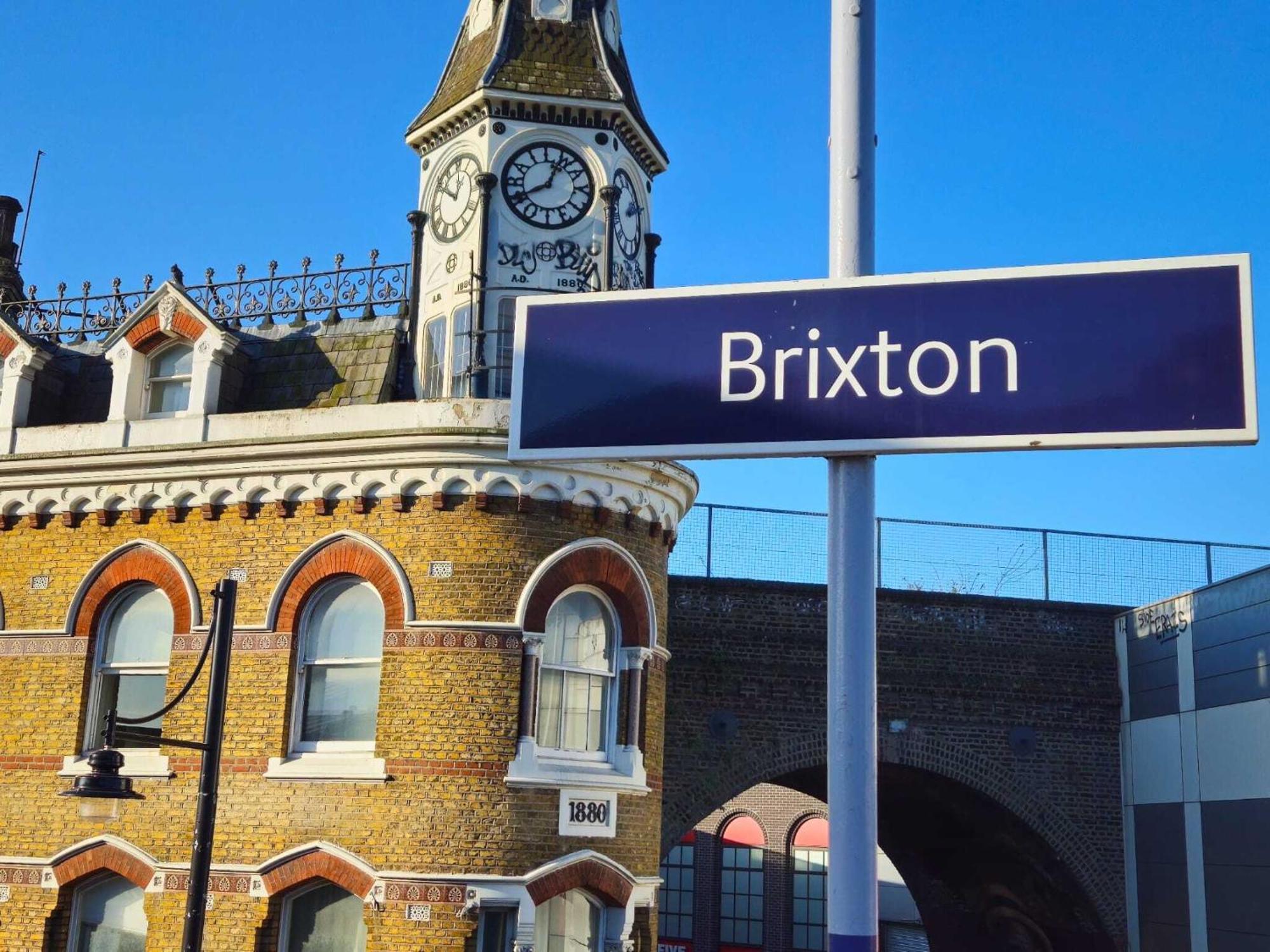 Huge 3 Bedroom Flat @ Brixton St Apartment London